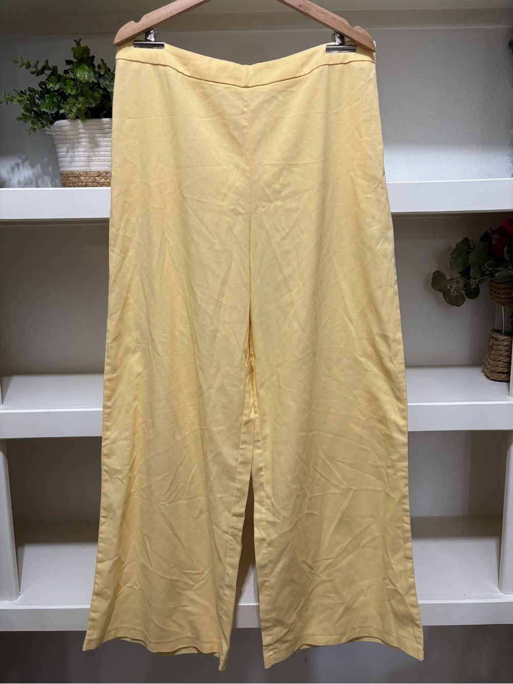 Wide Leg Crop Pants in Pale Yellow